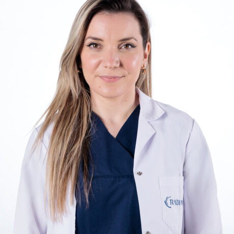 Dottoressa Ernela Lipo Chirurgia Maxillo-Facciale – Specialista in Interventi Complessi Orali